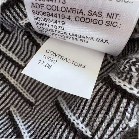 CALVIN KLEIN Men's Black White Geometric Italian Merino Wool Yarn Sweater M - Picture 5 of 7